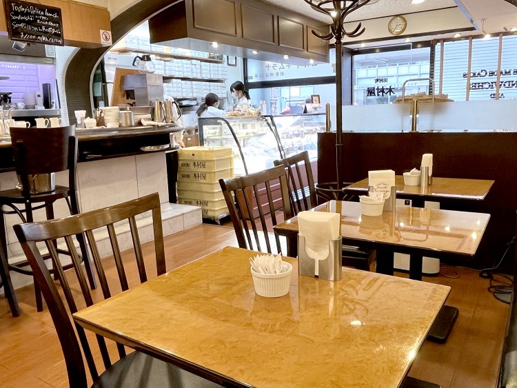 ついつい長居してしまいそうになる、居心地のいい喫茶スペース。