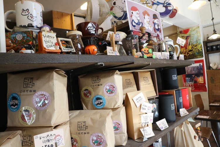 店内には、谷川さんが大好きなイベント、ハロウィンの装飾がちらほら。待ち遠しさがあふれていて思わずクスッとしてしまう。