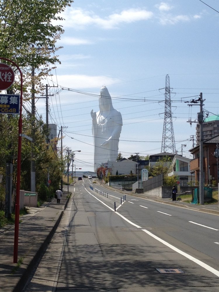 全国に点在する巨大仏にも観音菩薩が多い。