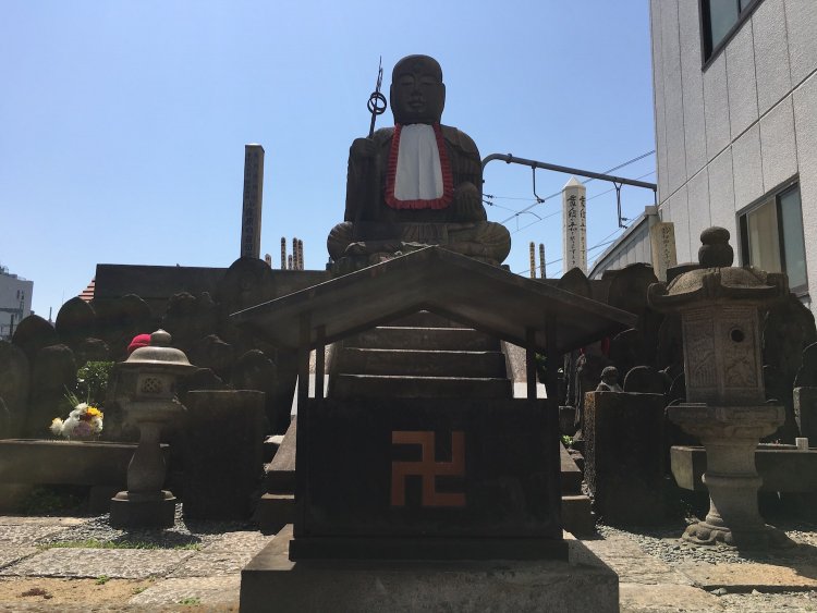 ふとした道端にも地蔵菩薩が。