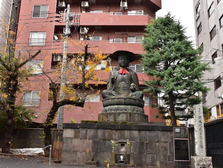 新宿「太宗寺」の地蔵菩薩坐像。