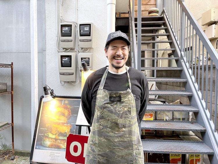 笑うとえくぼが浮き出てやさしい雰囲気の菊池さん。