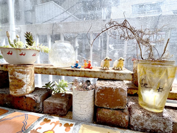 古いレンガやフィギュアなど、細かなところにもオーナーのサービス精神が行き届いている。