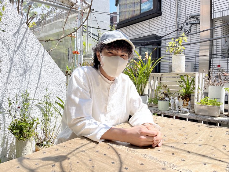 「毎日のように植物の世話をしています」という店長の高橋さん。