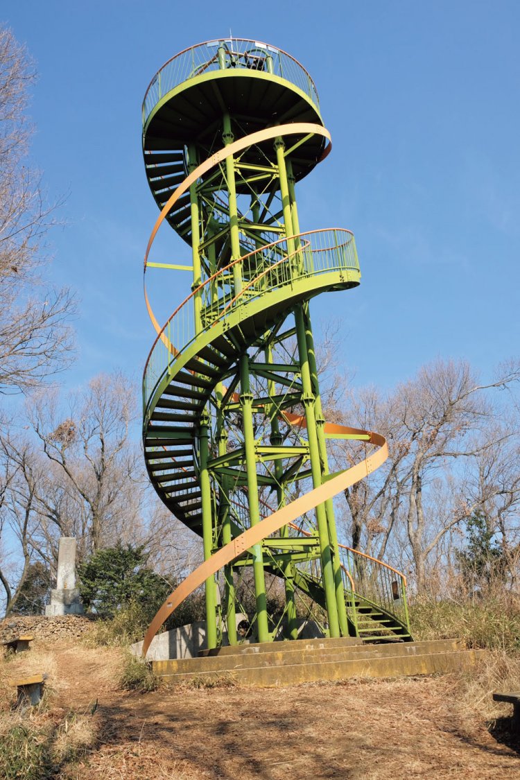 金毘羅宮の先に鳶尾山展望台。高さは17ｍもあり、大パノラマが望める。