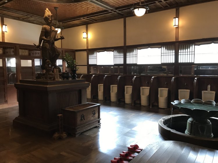 禅寺ではトイレも修行の場。