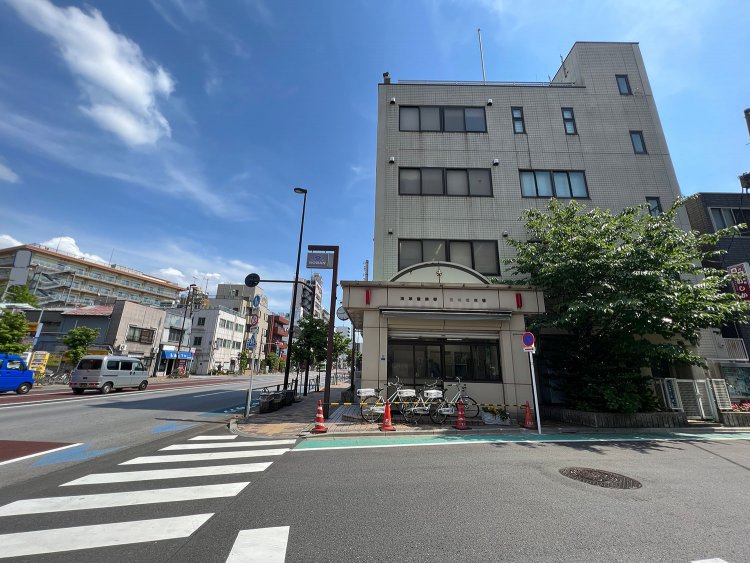 これが「マンモス交番」の通称で知られた巨大交番。