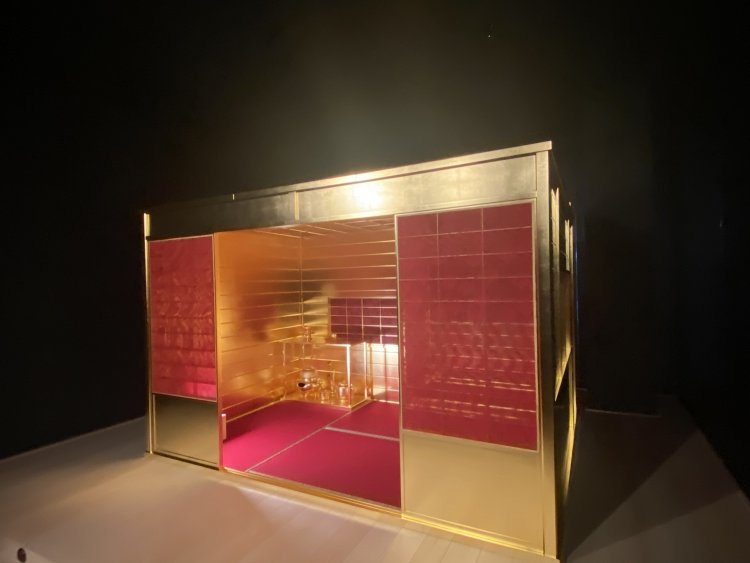 儂が遠征の折に撮影して参った、名護屋城博物館の黄金の茶室。