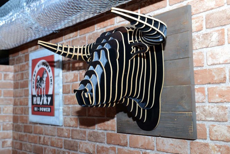 店内に飾られているオブジェの中には牛の頭部をモチーフにしたものも。