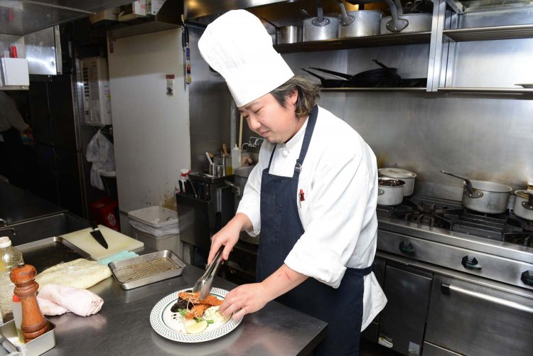 料理長の中津勇気さん。