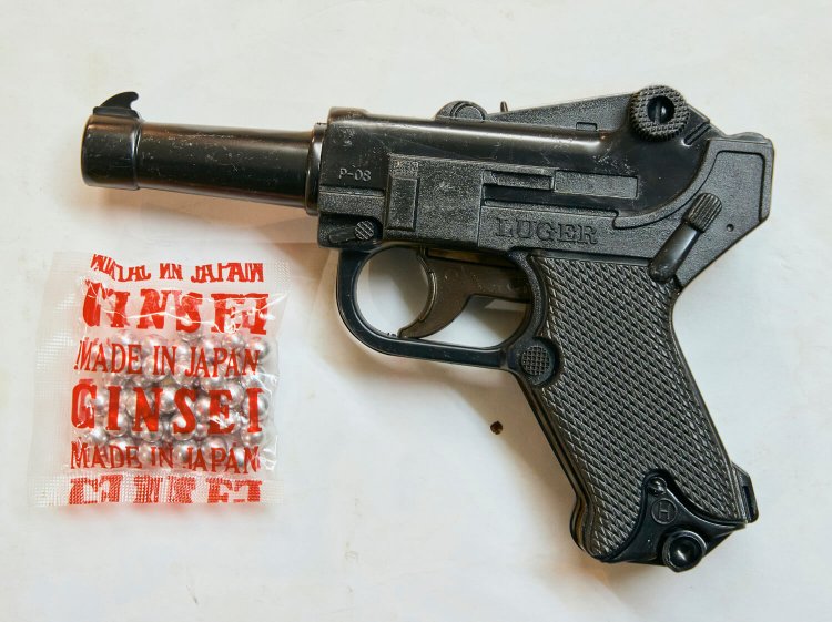 中村さんのイチオシ：鉄砲220円+銀玉1袋50円。