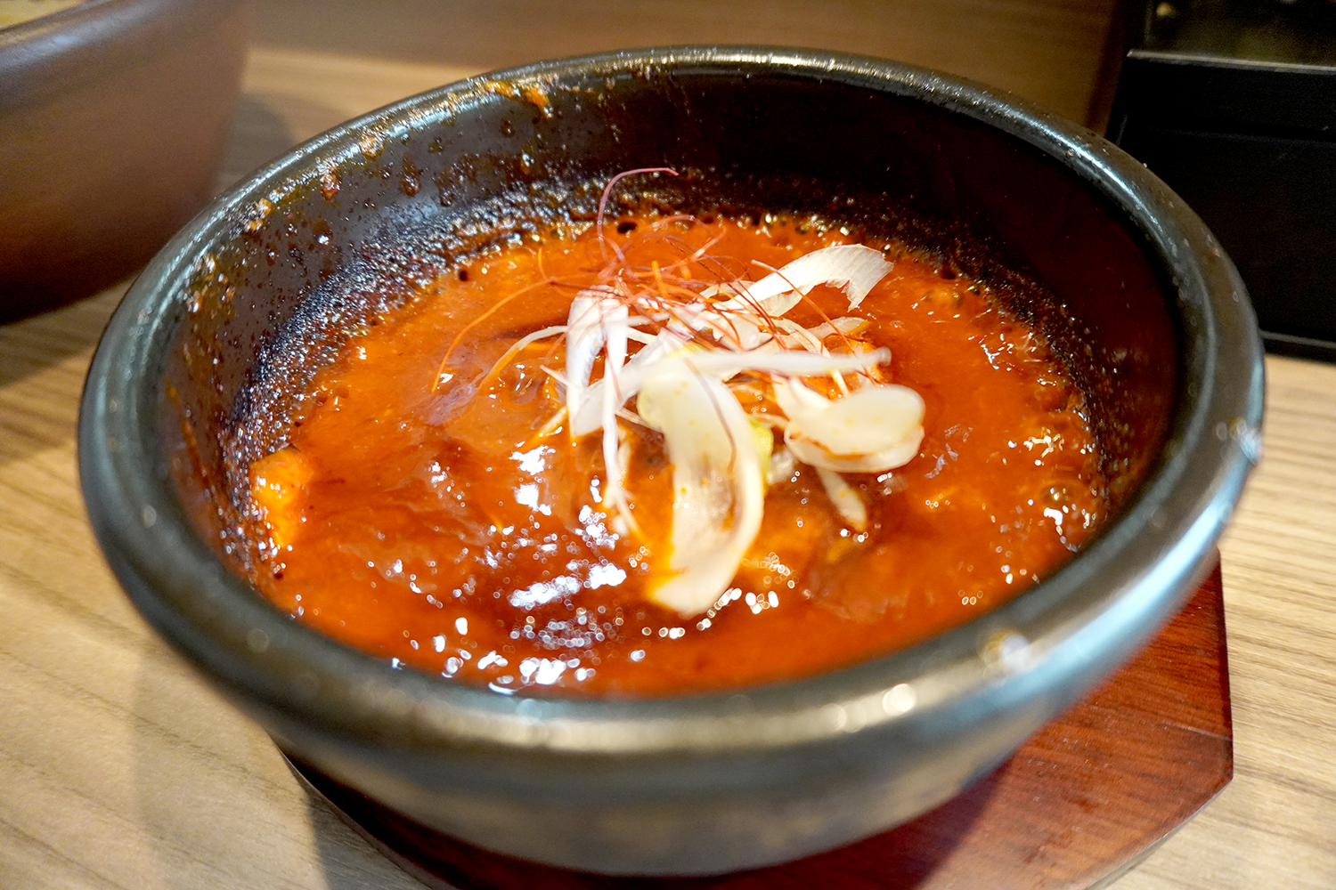 四川料理のような辛さではなく、花椒のようなしびれ系の辛さもない。