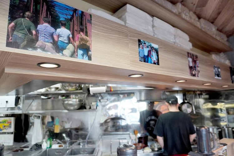 映画“STAND BY ME”のワンシーンが店内にいくつも飾られている。