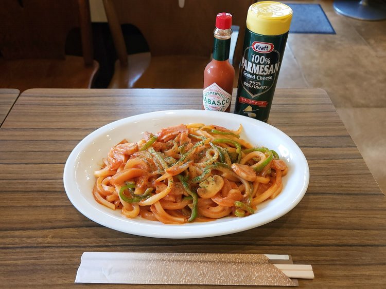 うどんのナポリタン 700円。