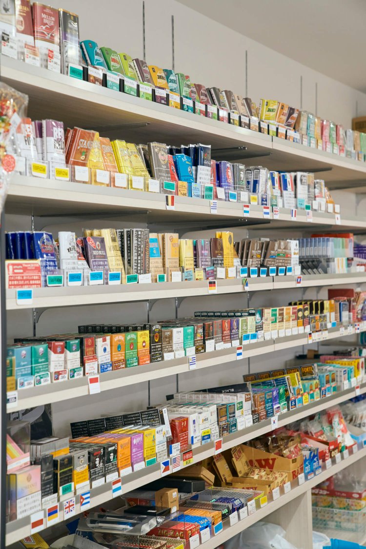 世界の珍しいタバコや、宝くじは親世代に好評だ。