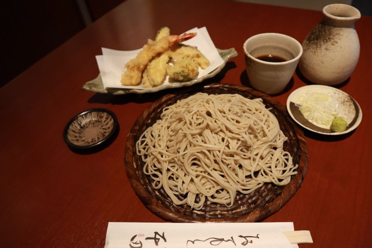 こちらはランチのセットメニューだか、夜ももちろんお蕎麦はいただける。