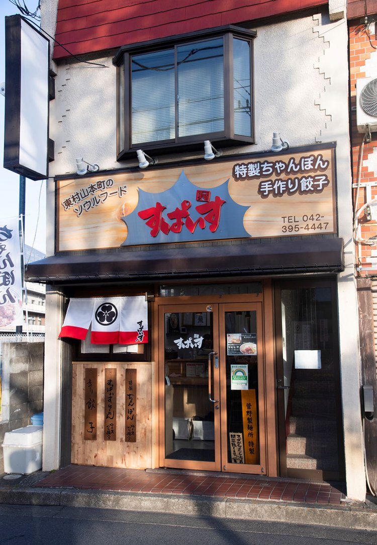 2階にはテーブル席も。