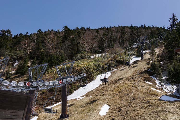 約5分で到着。頂上まではスカイリフトに乗り継ぐ。