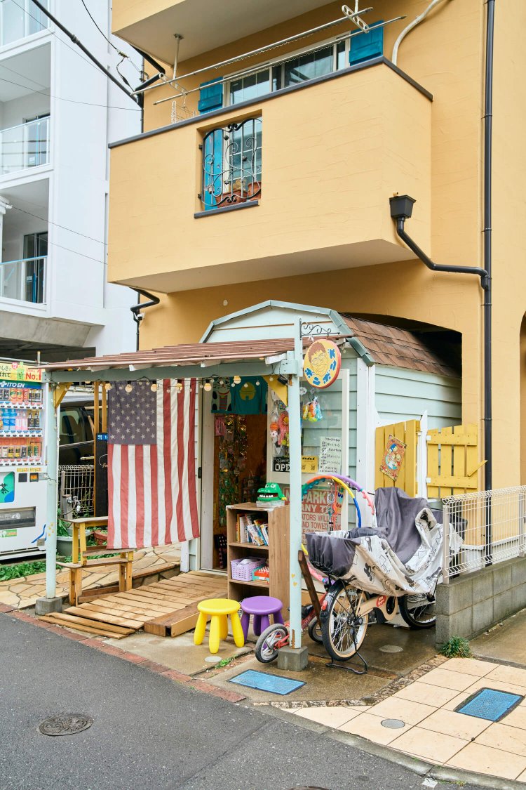 駐車スペースに小屋を建て2021年に開店。