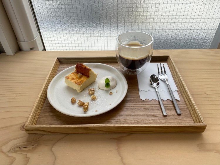 砂糖不使用の低糖質でカロリーも控えめなチーズケーキ。めちゃ美味しいので是非食べて！580円（税込）。