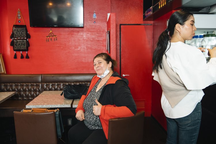 お店に遊びに来ていたクルドのおばちゃん。