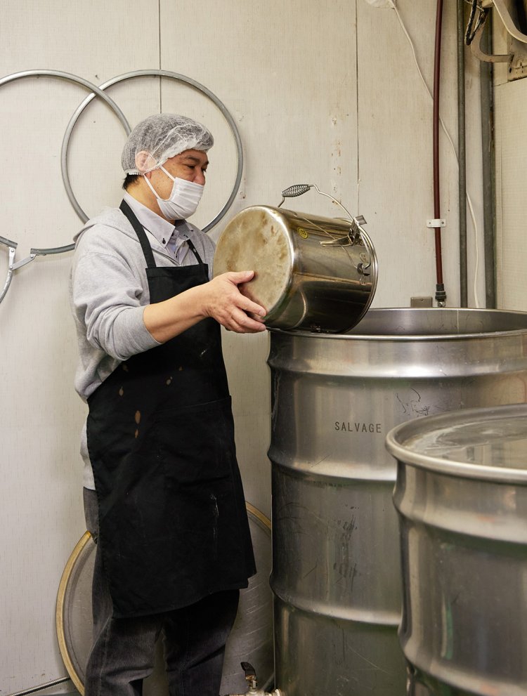 300ℓのタンク2基で醸造。