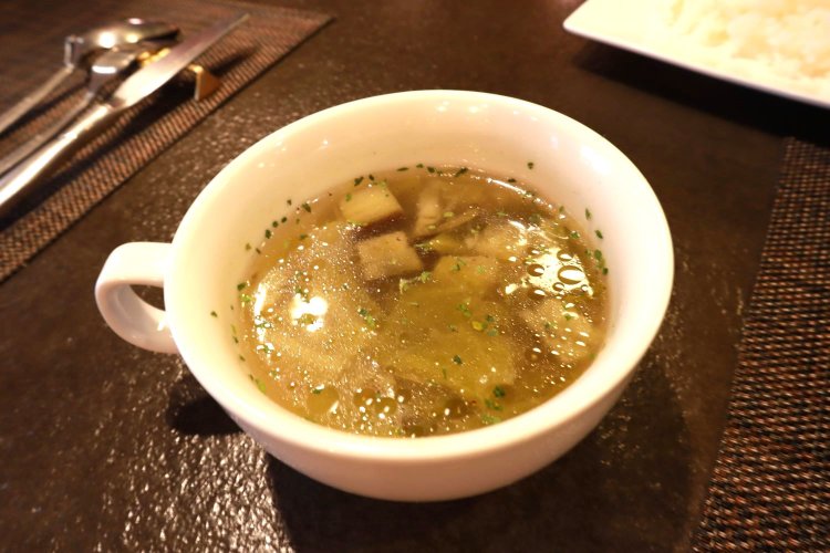 セットのスープ。夏には冷製スープも楽しめるのだとか。