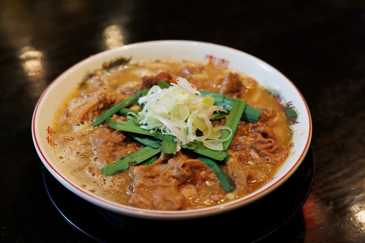 もつ煮込みラーメン950円。
