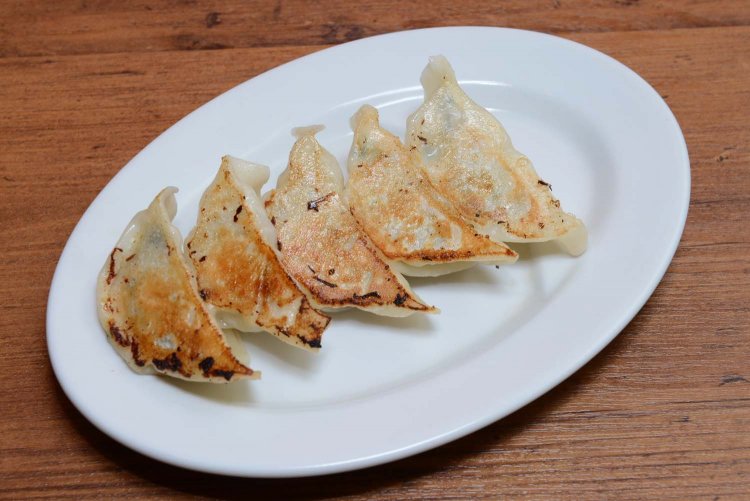 肉汁があふれ出す鶏餃子。