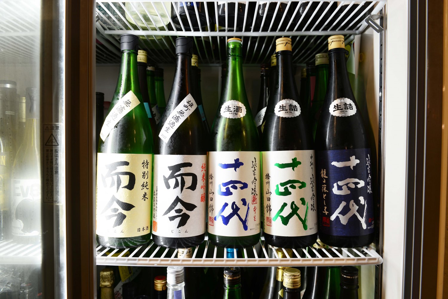 日本酒は温度管理もしっかりしている。頻繁に入れ替わるので、訪れるたびに新しい酒と出合える。