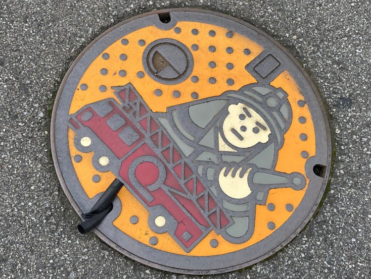 かわいらしい表情の消防士（長野）。