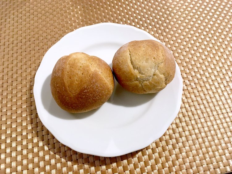 フランス産の小麦粉にバターとミルクを加え、店内で焼き上げたミルクパン。ほのかな甘みとやさしい食感で何個でも食べられそう。