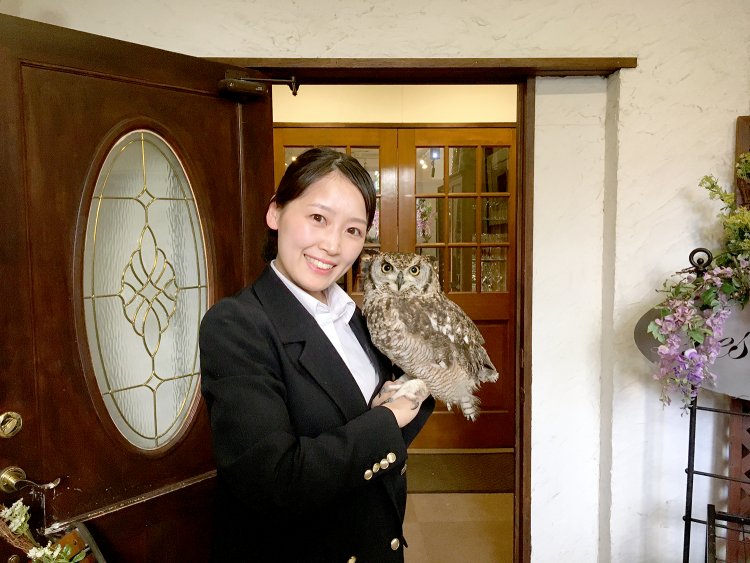 マネージャーの斉藤祐美さんとアップルちゃん。