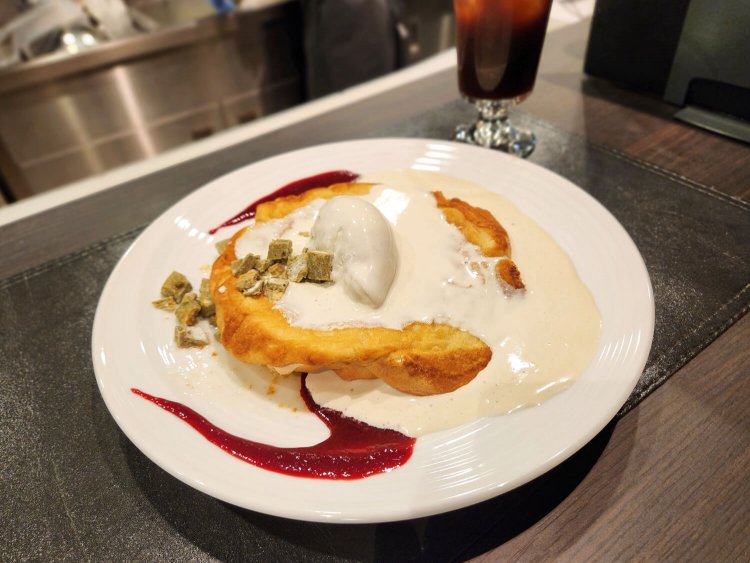 ピスタチオのパンケーキ 1600円。