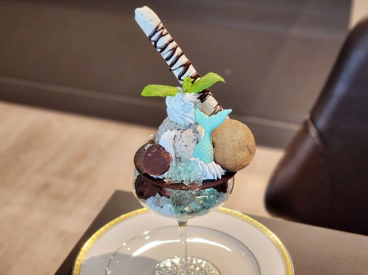 季節限定 チョコミントパフェ 1990円。