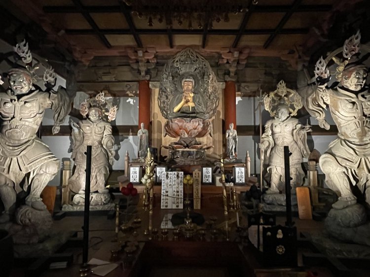 真言宗寺院の本堂（千葉県『勝覚寺』）。