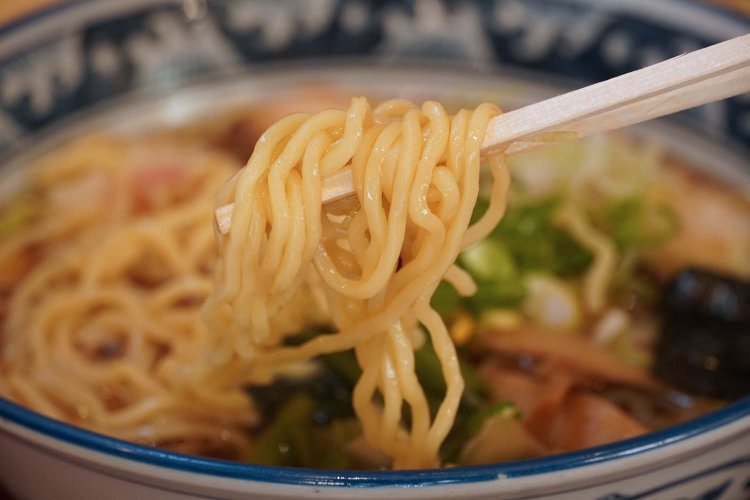 麺の長さもちょうどよくズルズルと箸が進む。