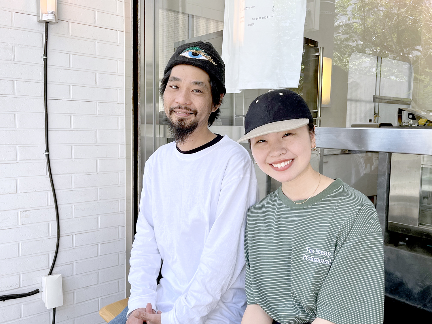 カフェ店長の岡さんとパティシエの越川さん。