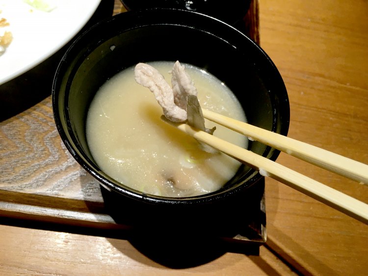 豚汁にしっかりと岩中豚の旨味がでている。