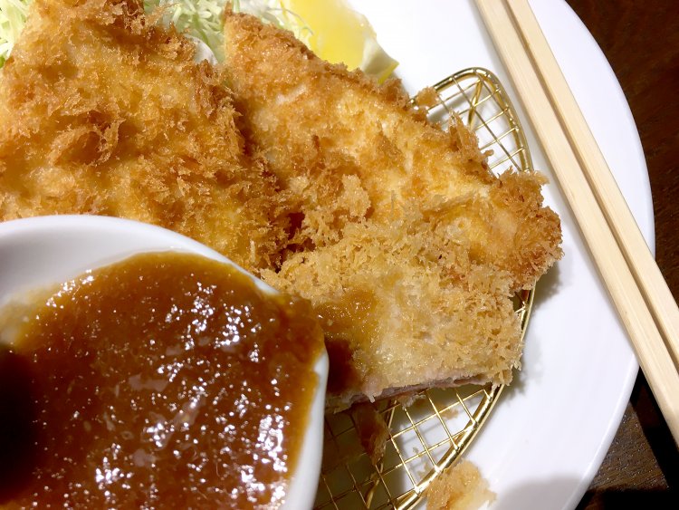 ジンジャーソースは化学調味料不使用。しょうがの味をまろやかに仕上げるために2週間ほどかけてつくるそう。