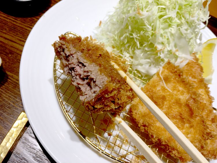 肉汁爆弾といえるほどジューシー。肉汁は口当たりがよく、おいしくいただける。