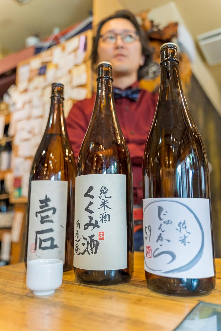 試飲の基本の2本が「くくみ酒」と「じゅんから」。「壱石」は年間100本ほど仕入れる大吟醸の限定品で、この日も飛ぶように売れていった。