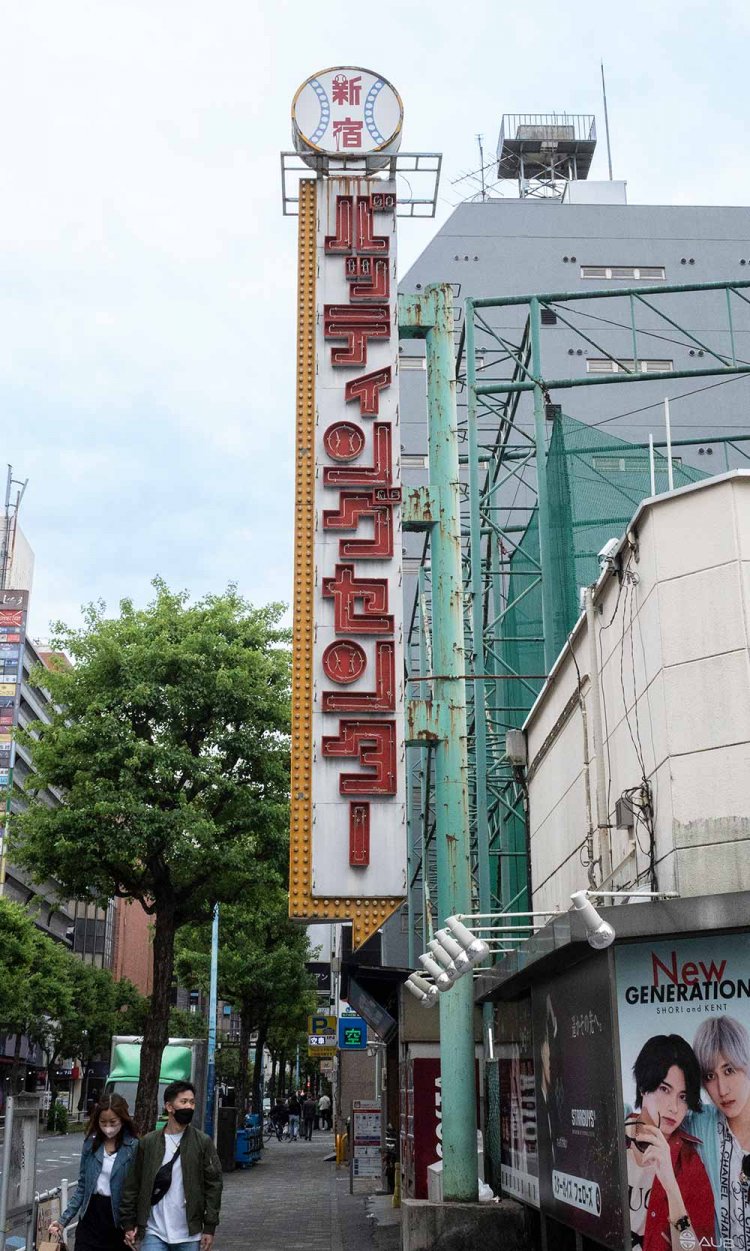 バッティングセンターは昨今、外国人観光客にも人気のスポット。