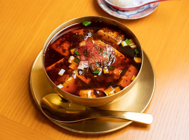 本格人間麻婆豆腐1100円。