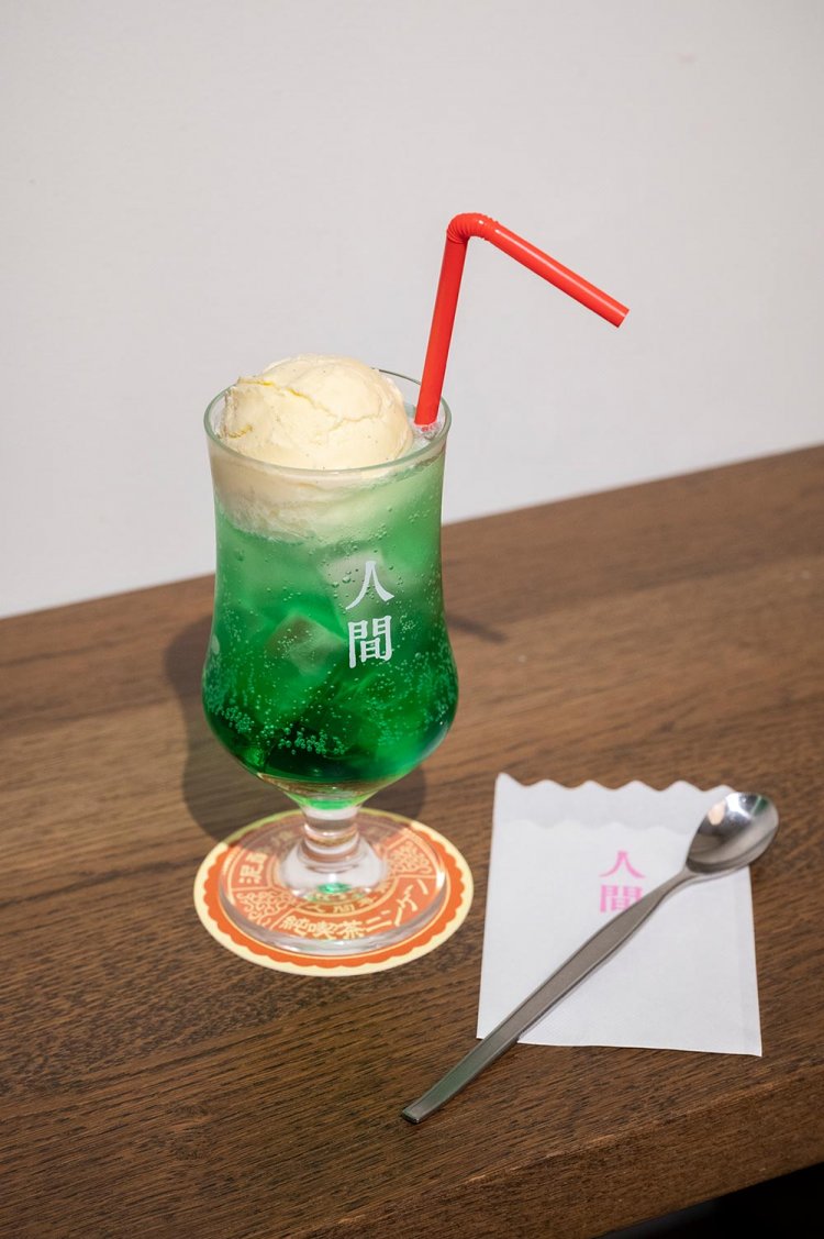 人間クリームソーダ1000円。