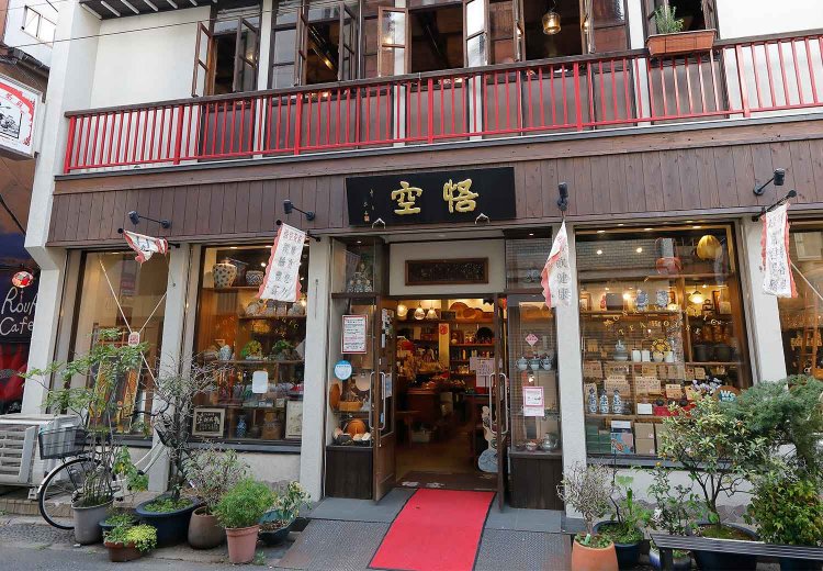 関帝廟のすぐ近くのロケーション。