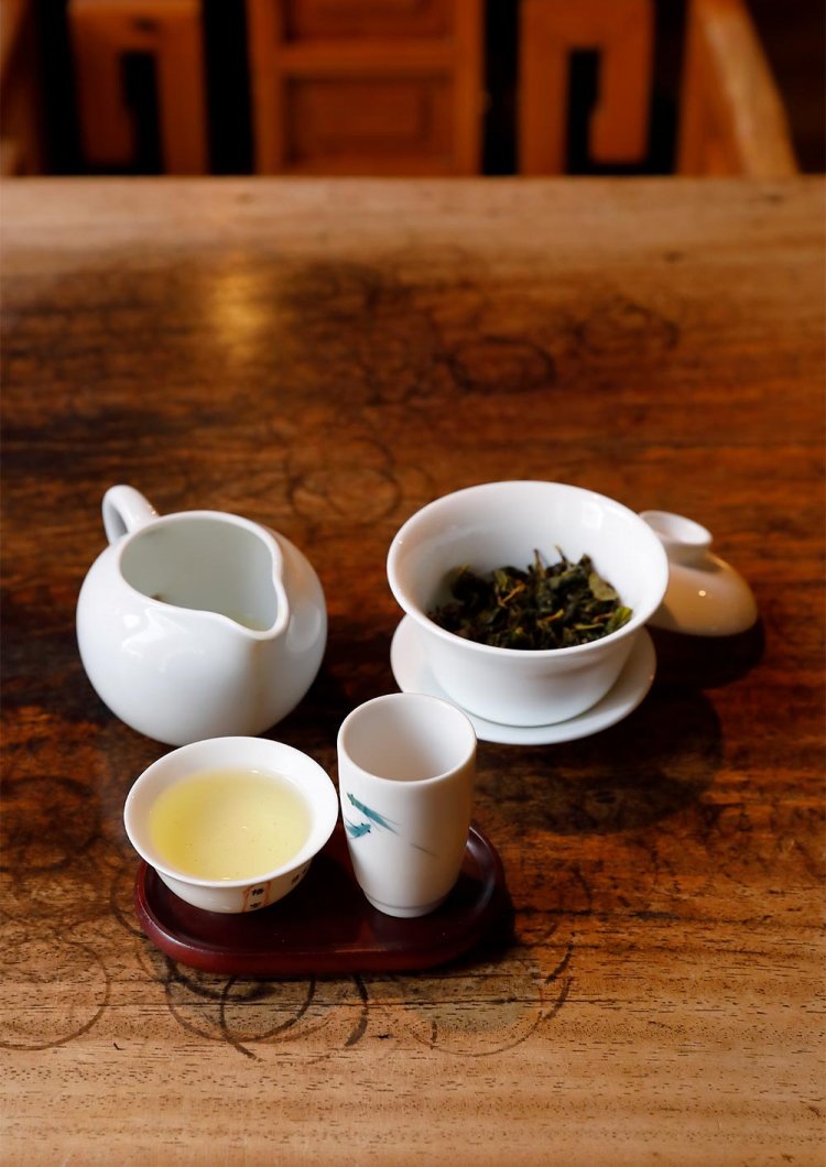 台湾茶も味わえる。写真は丁寧に淹れた上四季春1150円。