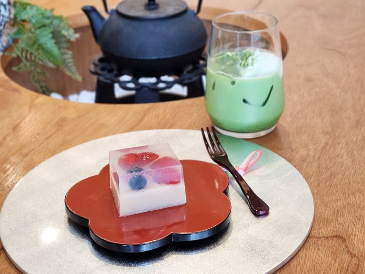 くくりひめの羊羹〜ヘーゼルナッツテリーヌ〜 ドリンクセット 1300円。