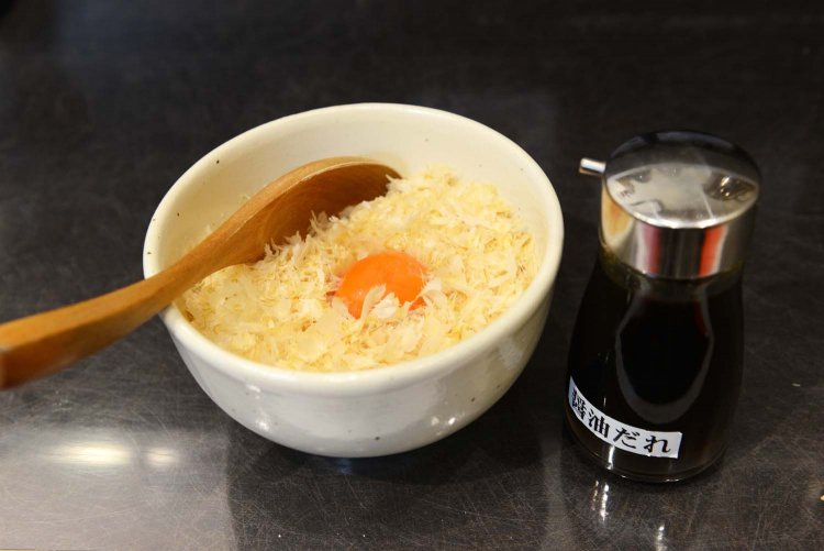 黄身の味が濃くてクリーミーな卵かけごはん。