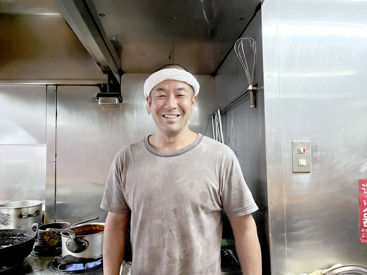 店主の長塚洋徳さん。
